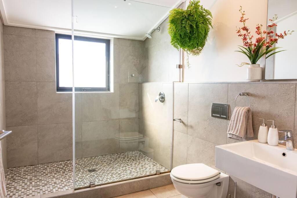 Hermanus Waterfront, Sea View Apartment With Balcony ภายนอก รูปภาพ