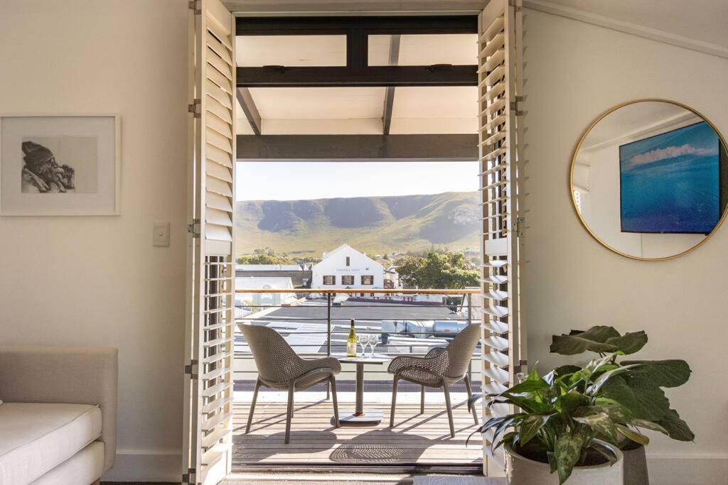 Hermanus Waterfront, Sea View Apartment With Balcony ภายนอก รูปภาพ