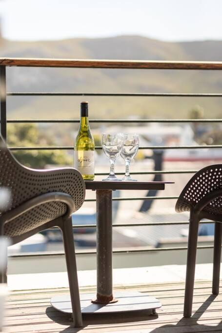 Hermanus Waterfront, Sea View Apartment With Balcony ภายนอก รูปภาพ