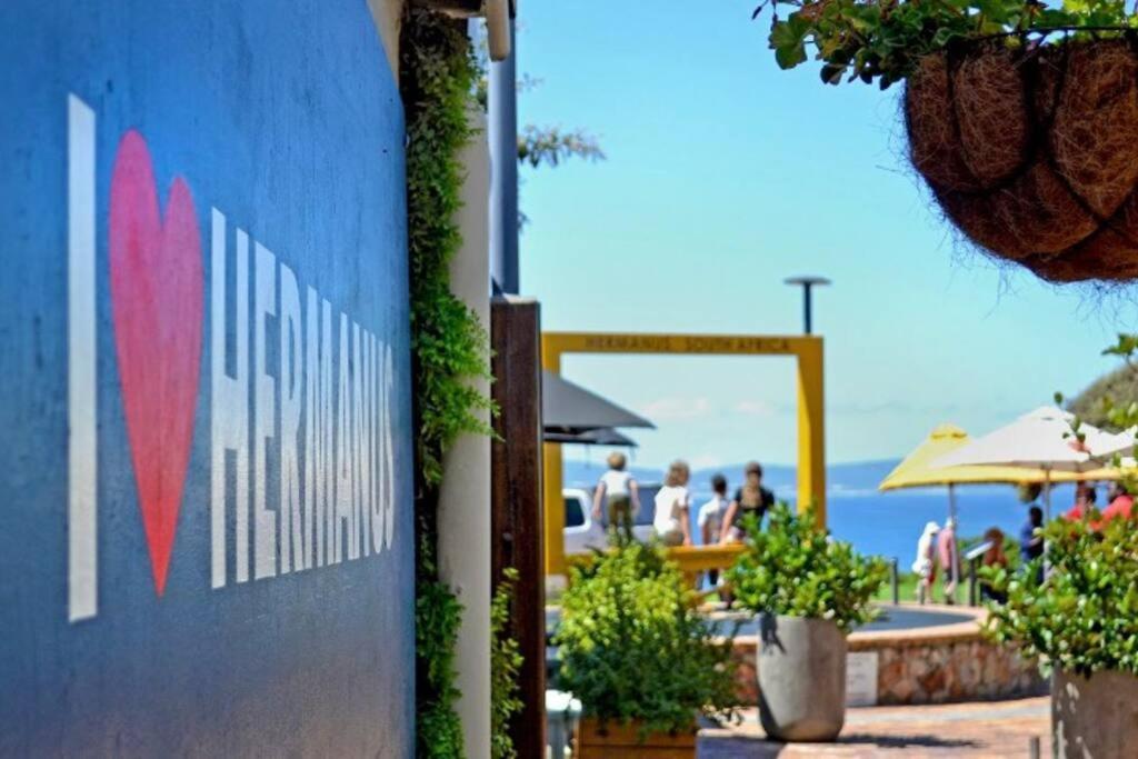 Hermanus Waterfront, Sea View Apartment With Balcony ภายนอก รูปภาพ